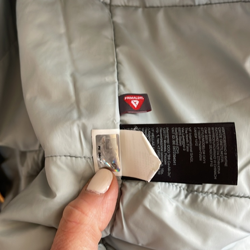 North Face Insulated Coat. - Picture 9 of 10